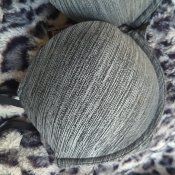 Victoria's Secret Padded Plunge Bra in size 34DD - Picture 4 of 9